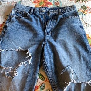 Curvy mom jean AE distressed